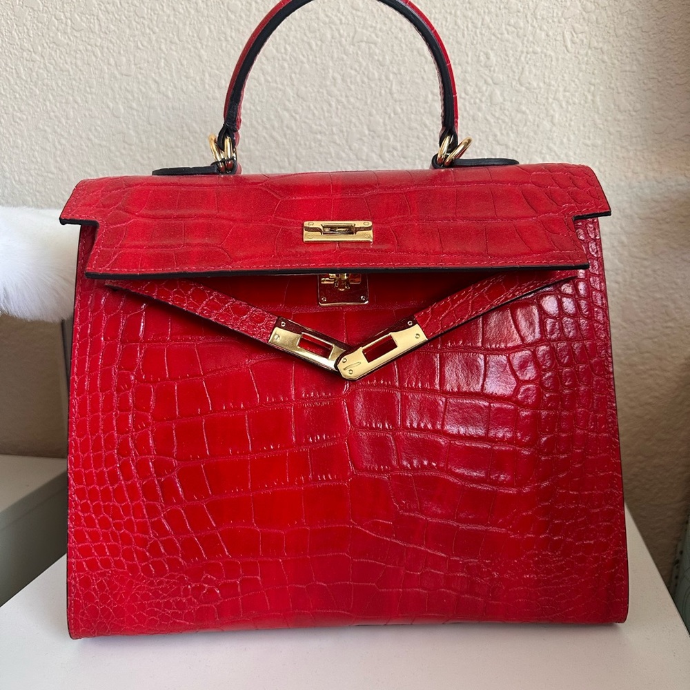 Luxurious Red Crocodile Pattern Satchel